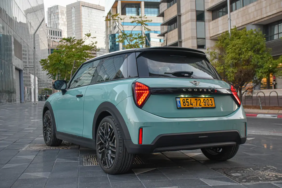 1702365-Mini-Cooper-2024-03-ES.jpg