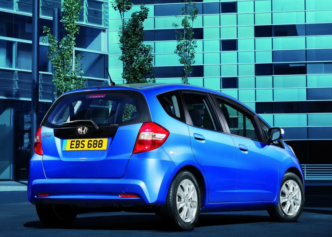 1599874-Honda-Jazz-2011-1600-13.jpg