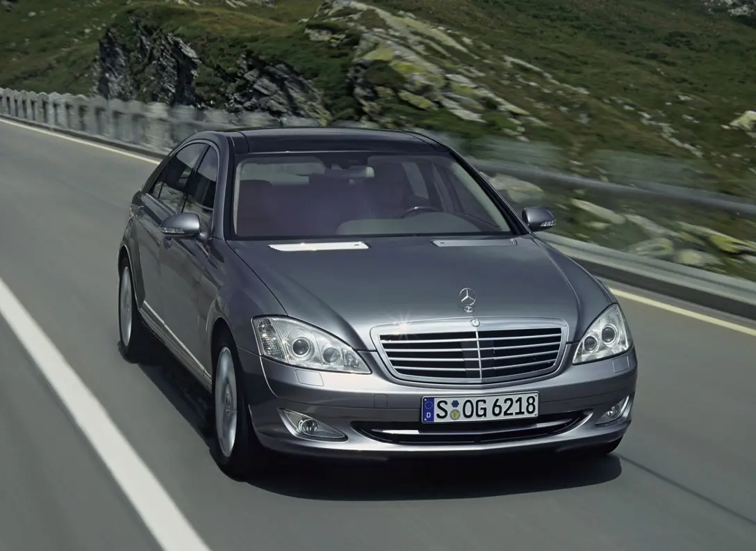 1605339-Mercedes-Benz-S-Class-2005-2015-04.jpg