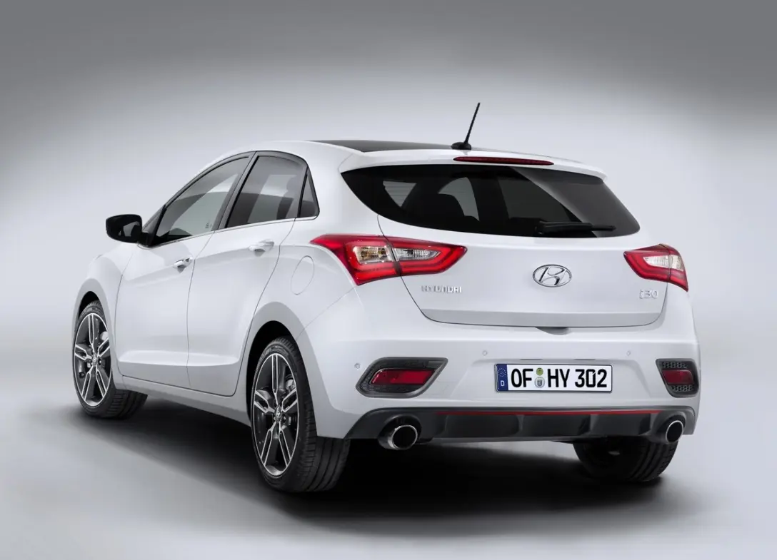 1645625-Hyundai-i30_Turbo-2015-1600-18.jpg