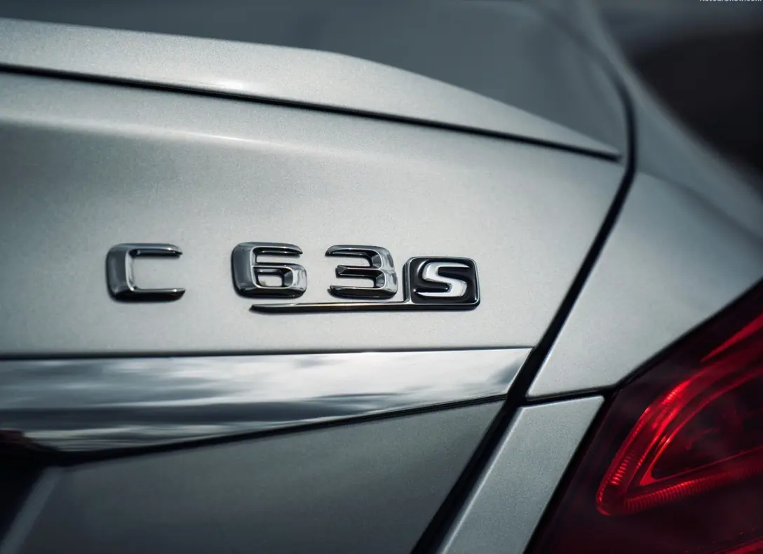 1648705-Mercedes-Benz-C-Class-2017-13.jpg