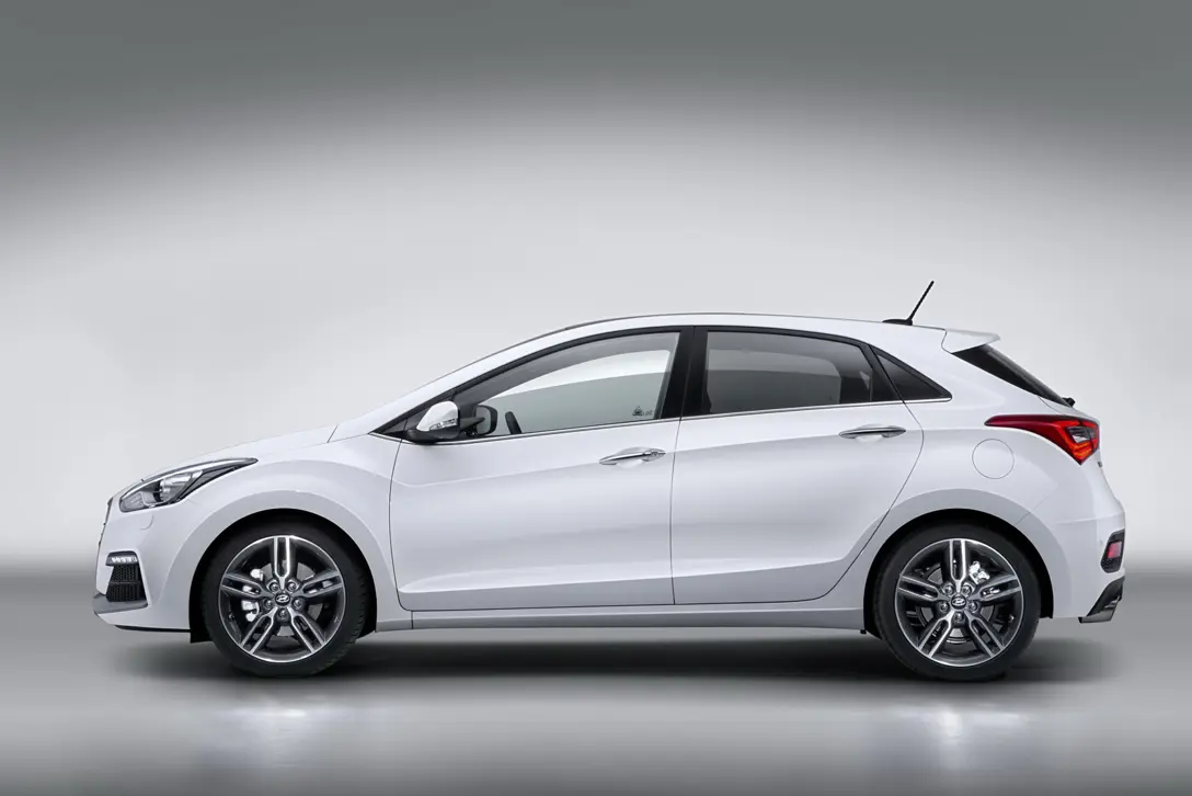 1645617-hyundai-i30-pics-15533 (1).jpg