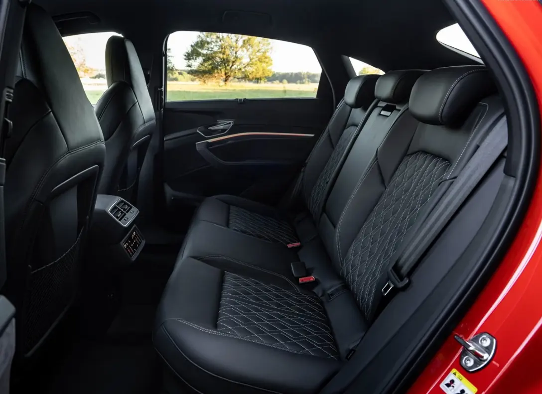 1656857-Audi-e-tron_Sportback-2022-11.jpg