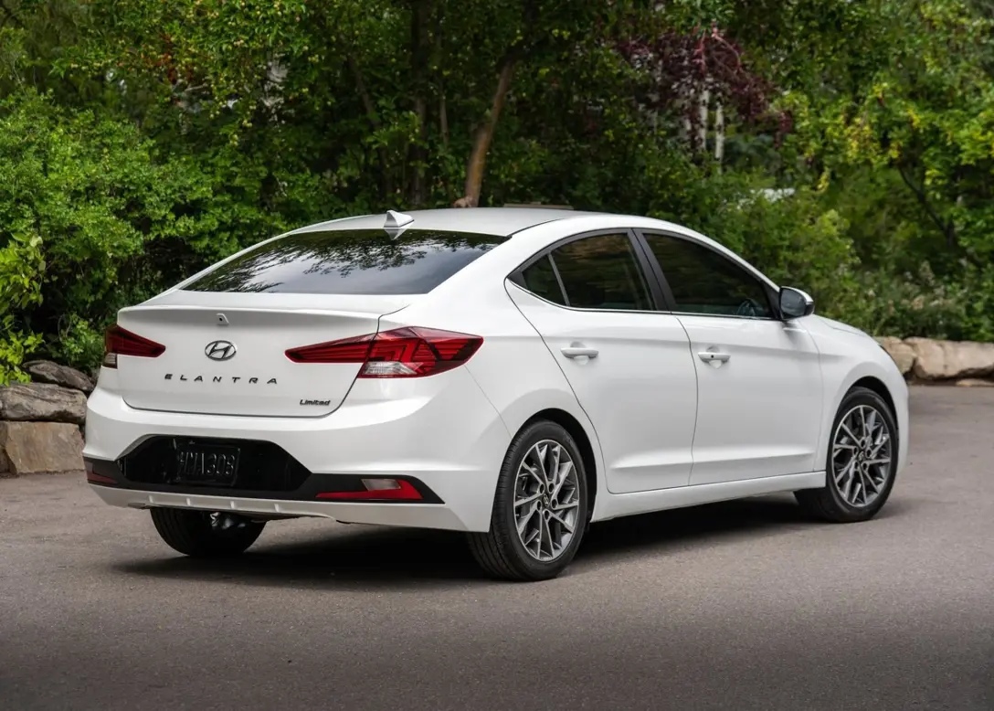 1636290-Hyundai-Elantra-2019-04.jpg