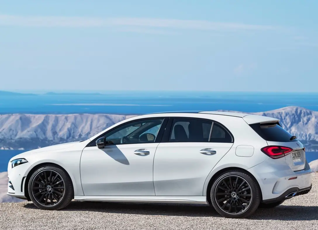 1659178-Mercedes-Benz-A180-2022-03.jpg