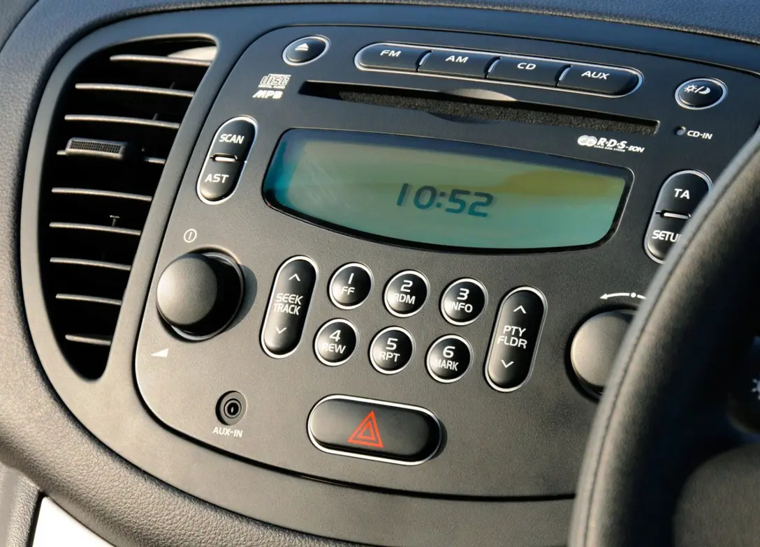 1686925-Hyundai-i10-2010-07.jpg