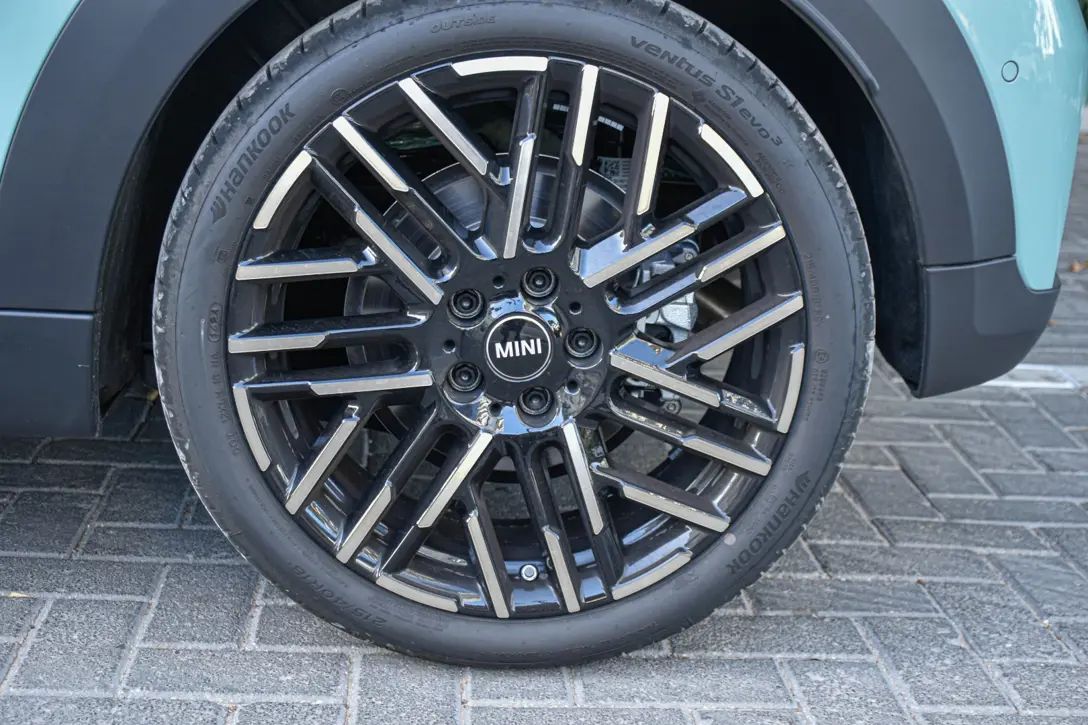 1702372-Mini-Cooper-2024-10-ES.jpg