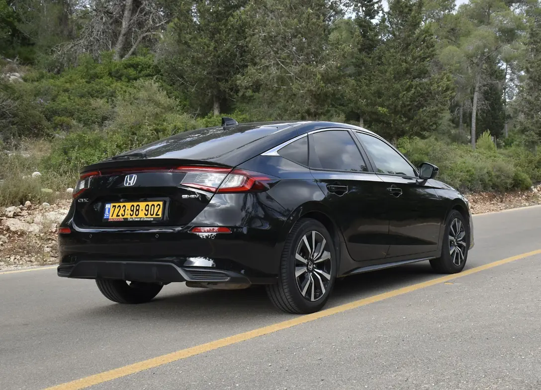 1693330-Honda-Civic_eHEV_EU-Version-2024-00-ES.jpg