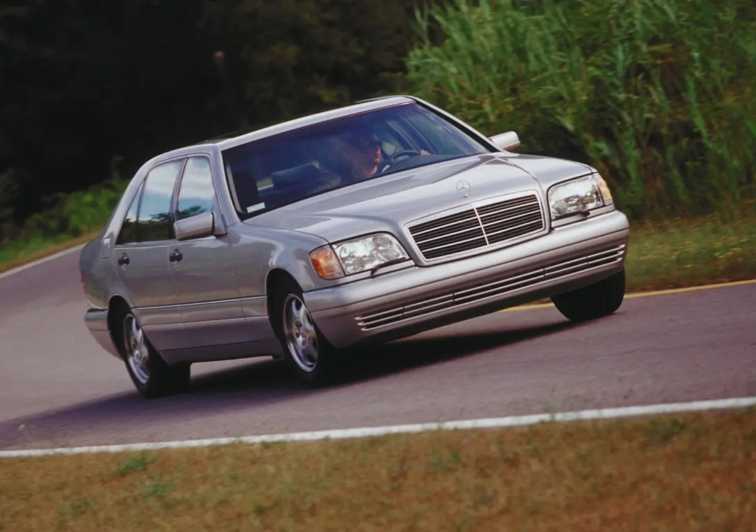 1593915-Mercedes-Benz-S-Class 1.jpg