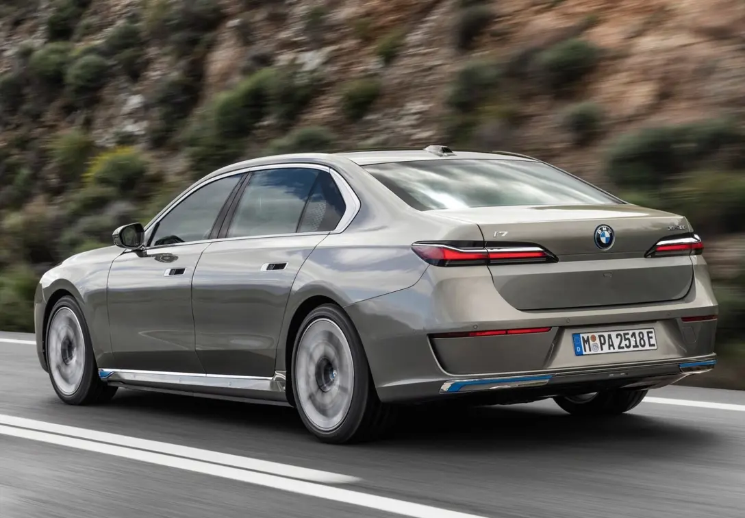 1685337-BMW-i7-2023-03.jpg