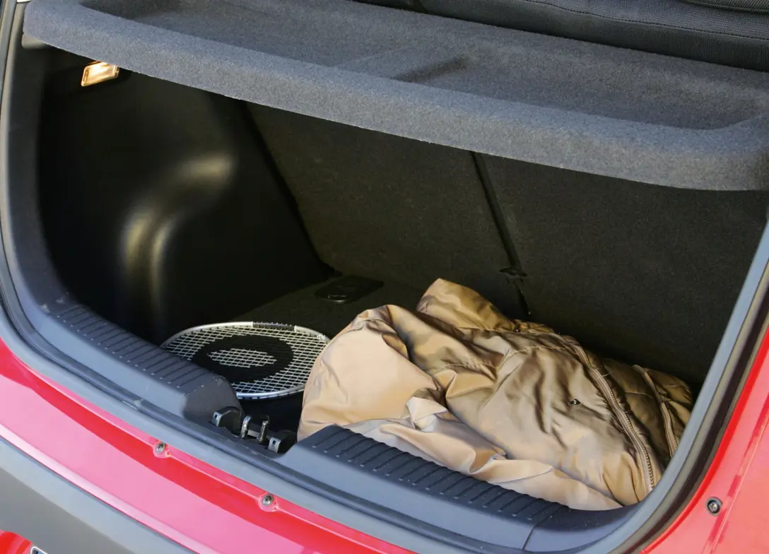 1686929-Hyundai-i10-2010-11.jpg
