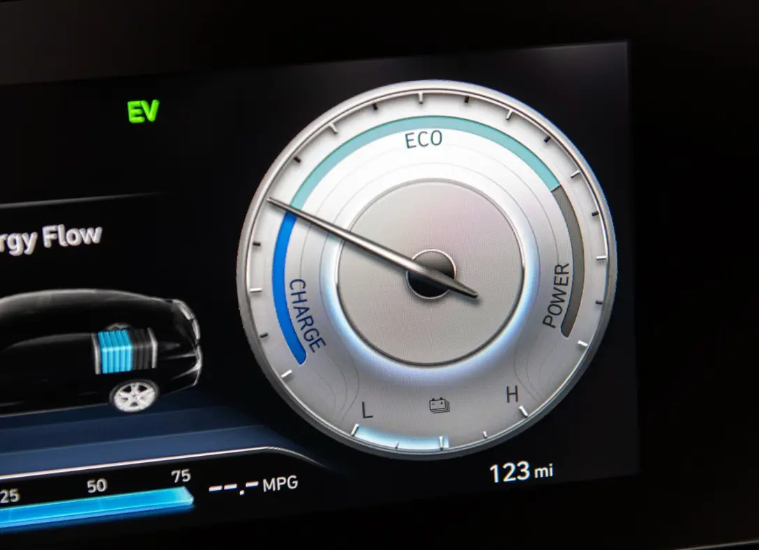 1653104-Hyundai-Elantra-hybrid-2022-06.jpg