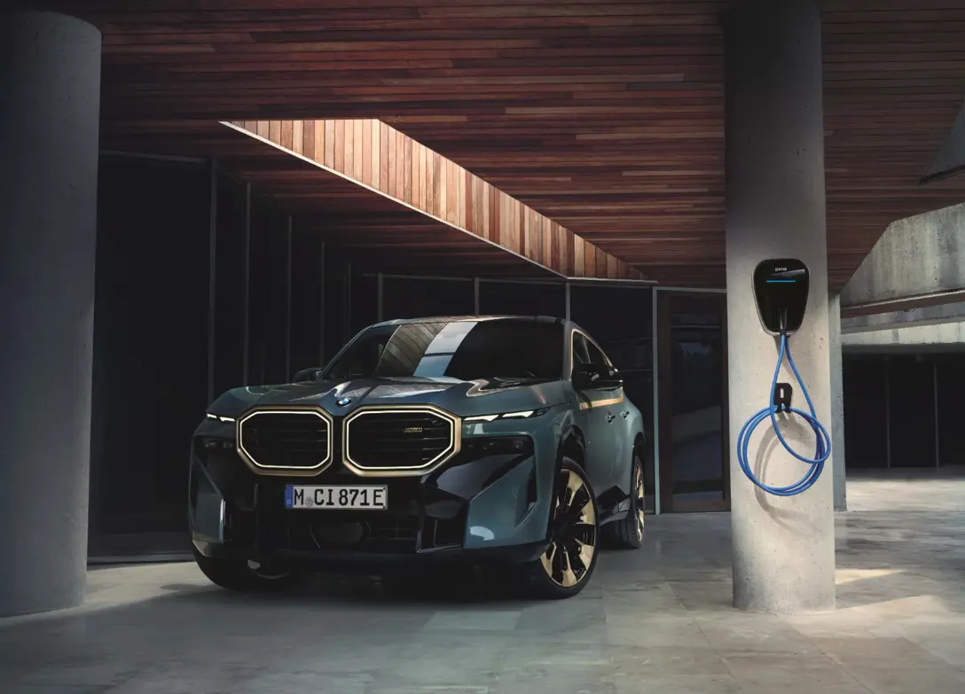 1683177-BMW-XM-2023-00.jpg