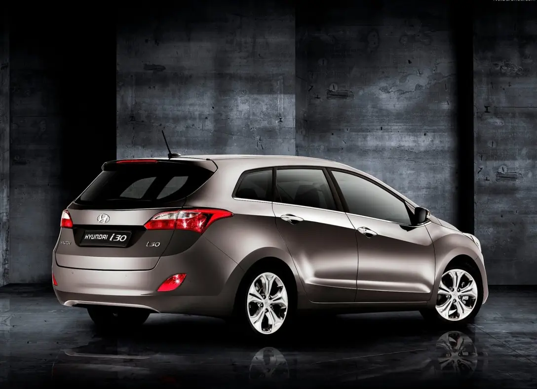 1647932-Hyundai-i30_Wagon-2015-03.jpg