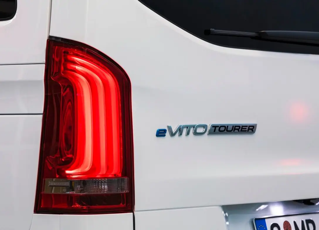 1684034-Mercedes-Benz-V-Class-2023-12.jpg