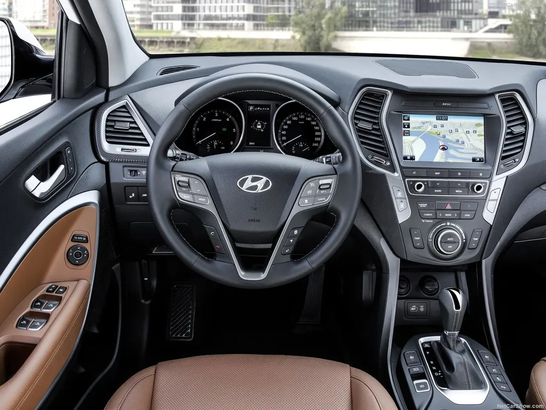 1584189-Hyundai-Santa_Fe 4.jpg