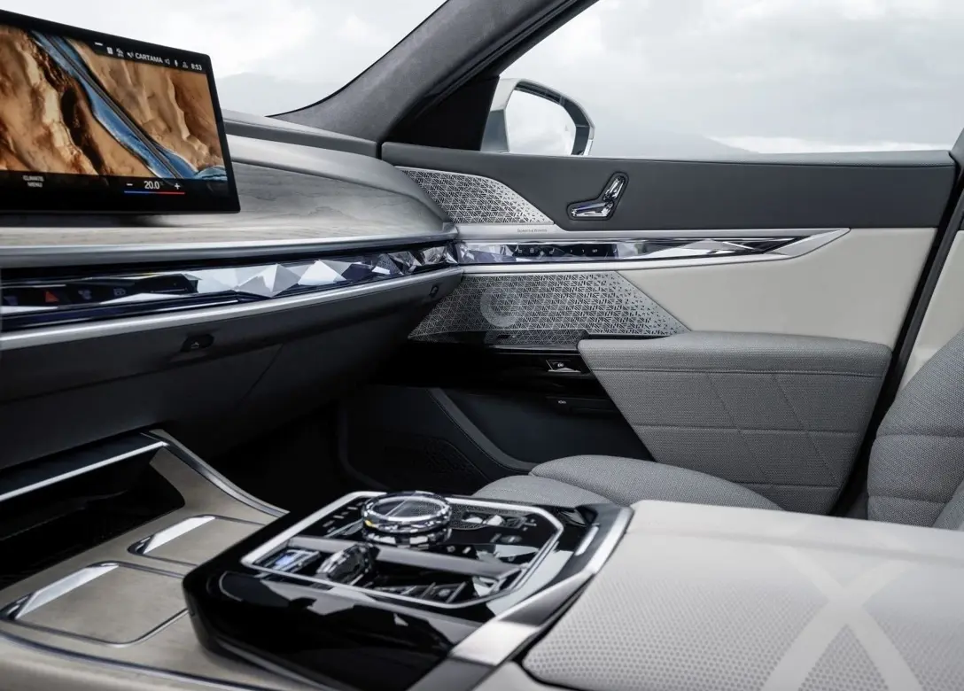 1680354-BMW-7-Series-2023-08.jpg