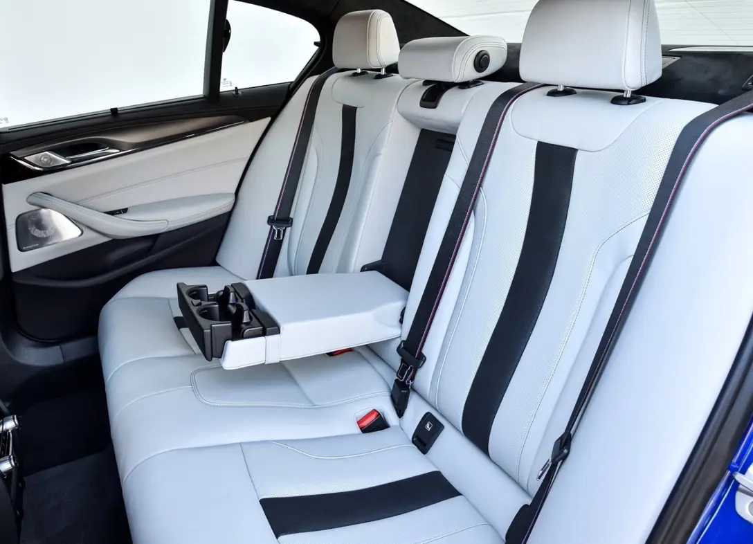 1685712-BMW-M5-2023-10.jpg