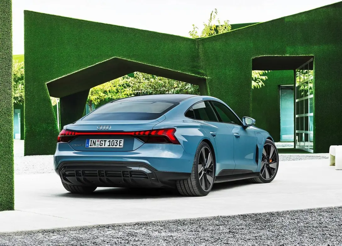 1699987-Audi-e-tron_GT_quattro-2024-02.jpg