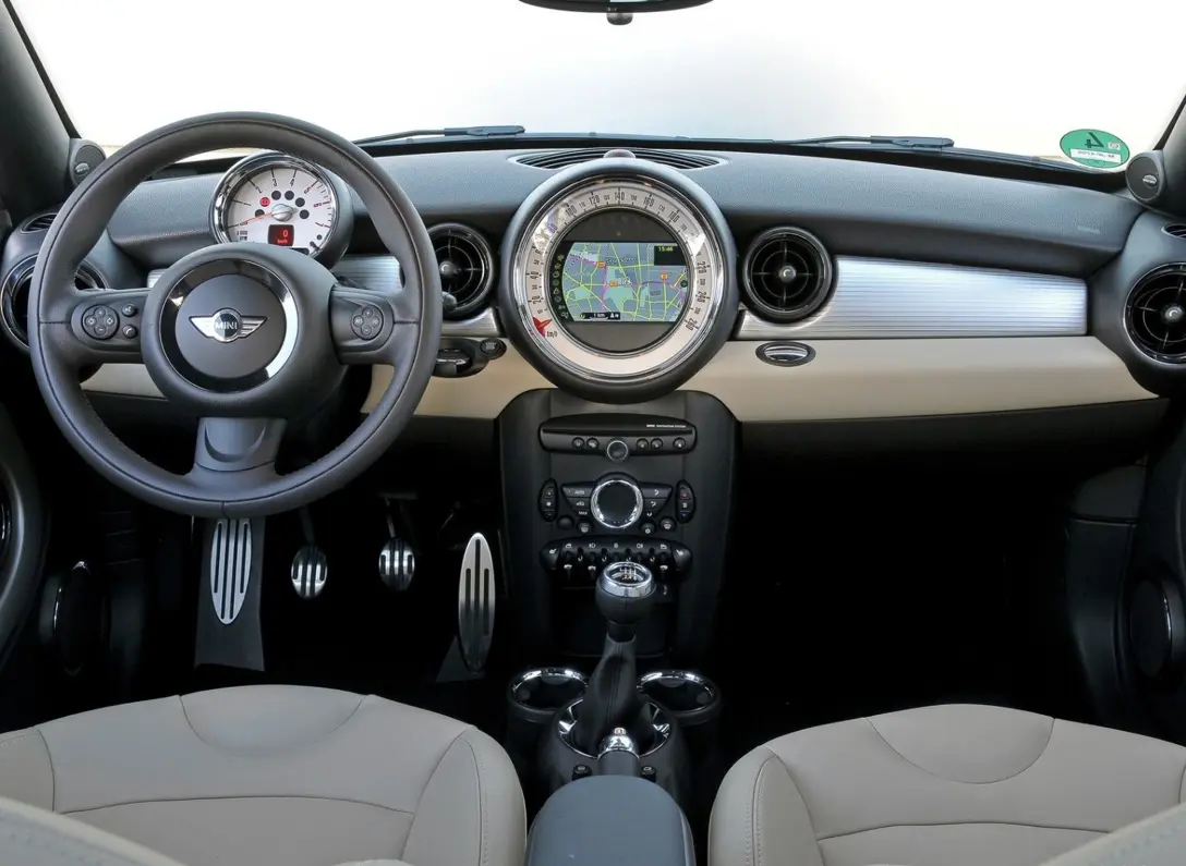 1605796-Mini-Coupe-2011-2015-08.jpg
