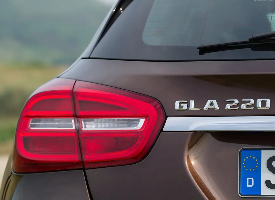1648790-Mercedes-Benz-GLA-Class-2017-08.jpg