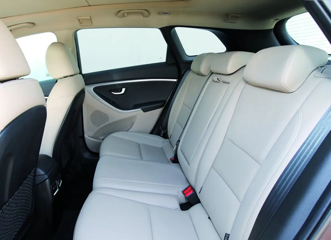 1647926-Hyundai-i30_Wagon-2016-06.jpg