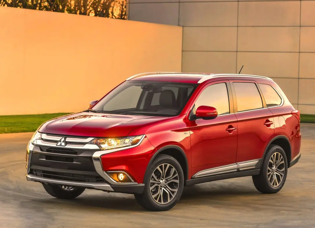1638640-Mitsubishi-Outlander-2020-04.jpg