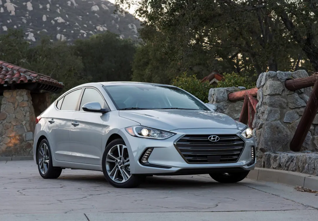 1636282-Hyundai-Elantra-2017-05.jpg