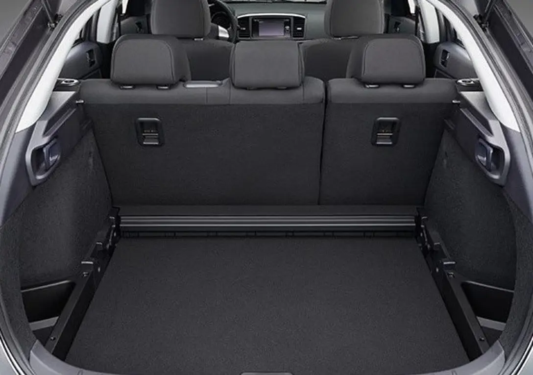 1666044-Mitsubishi-Lancer_Sportback-2017-10.jpg