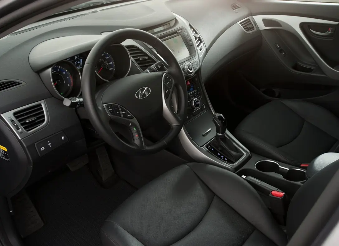 1649317-Hyundai-Elantra_Sedan-2015-05.jpg