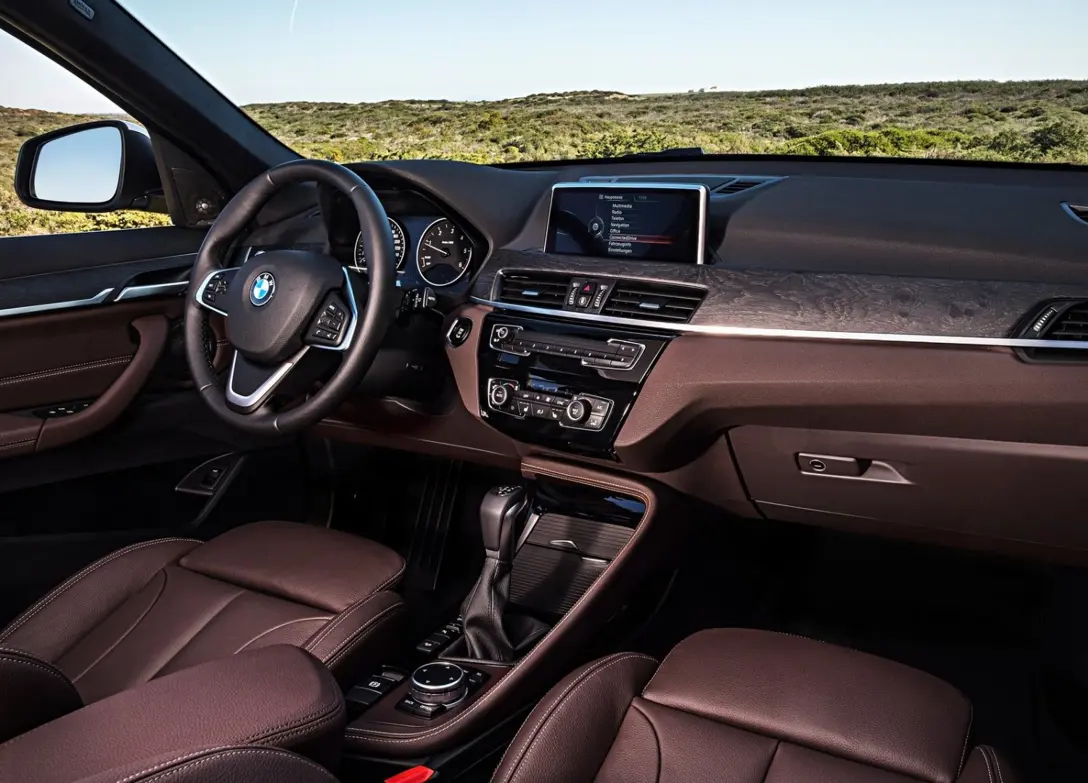 1648902-BMW-X1-2016-1600-a3.jpg