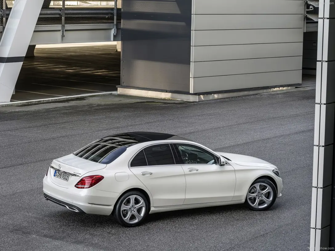 1648667-Mercedes-Benz-C-Class-2017-03.jpg
