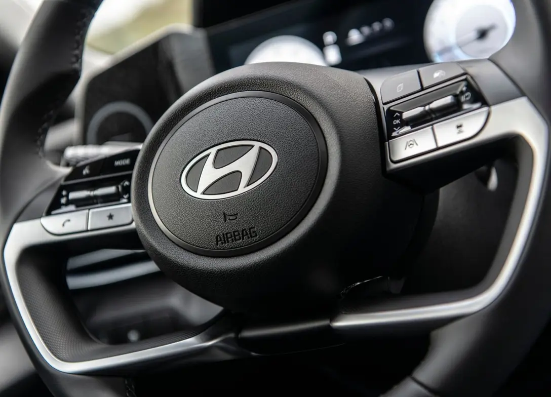 1693099-Hyundai-Elantra-Hybrid-2024-07.jpg