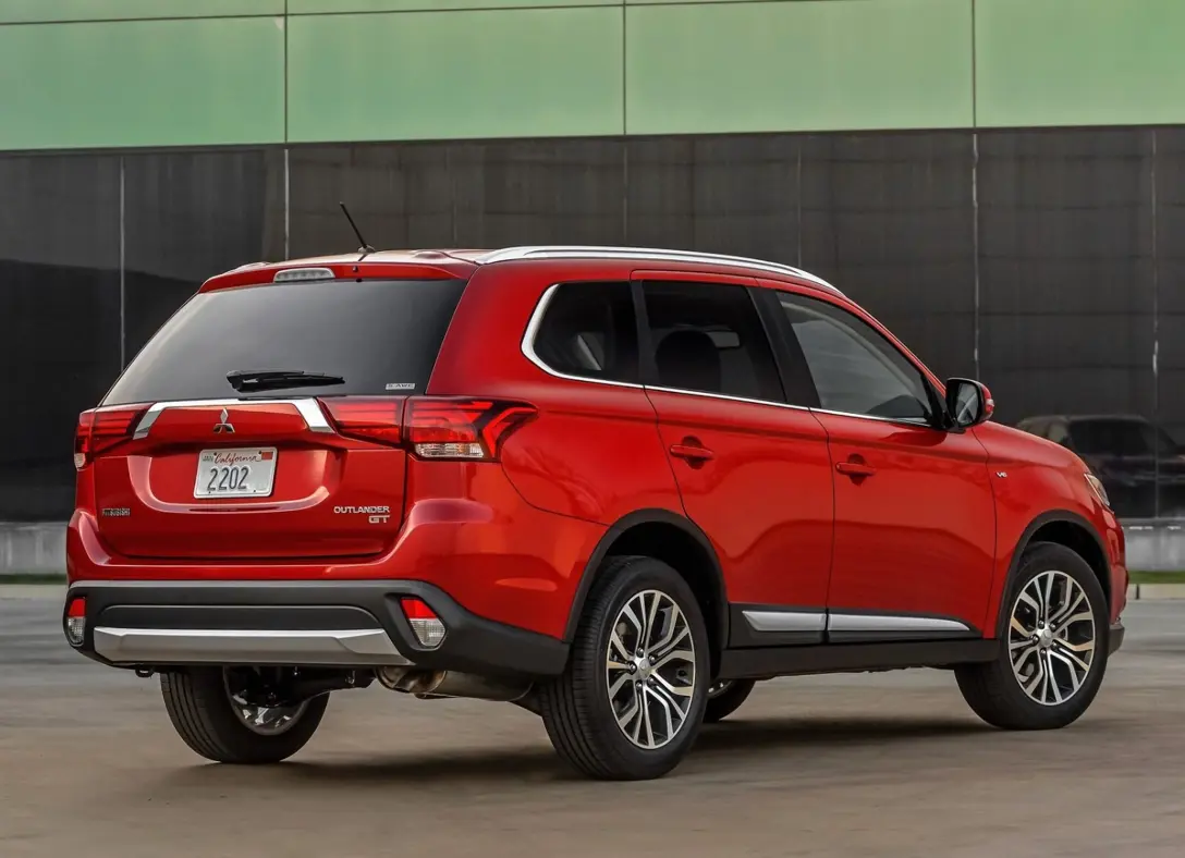 1638636-Mitsubishi-Outlander-2020-03.jpg