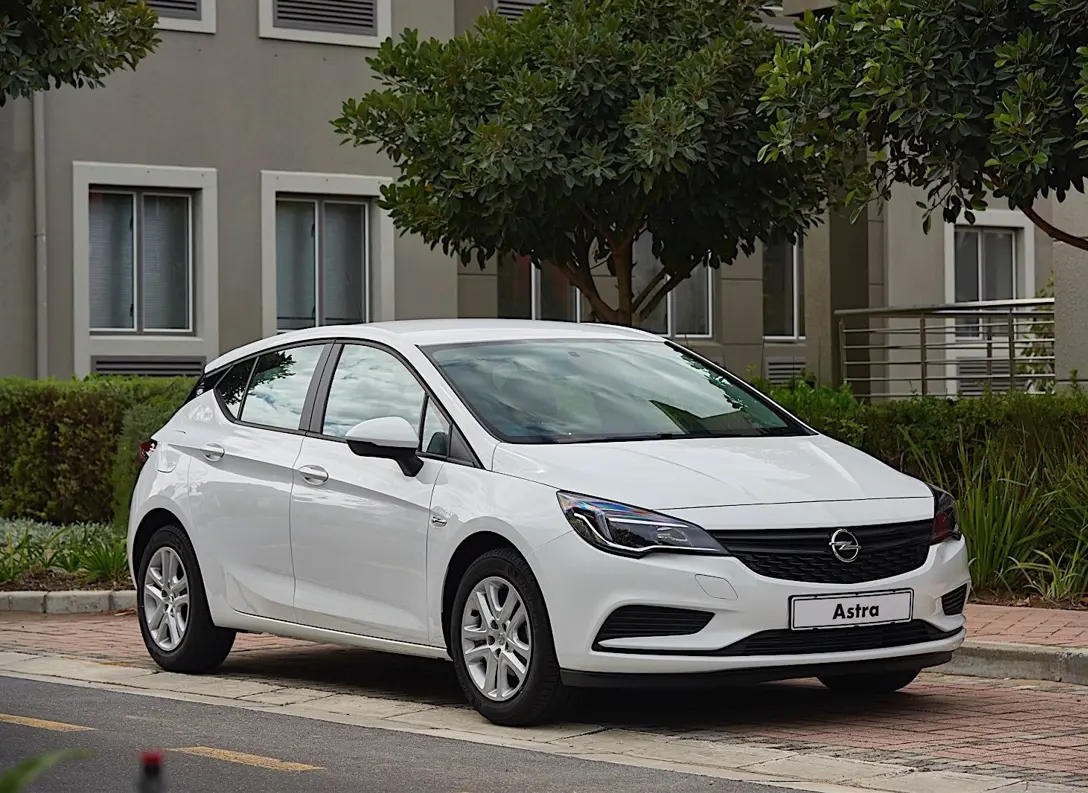 1648358-Opel-Astra-2018-04.jpg