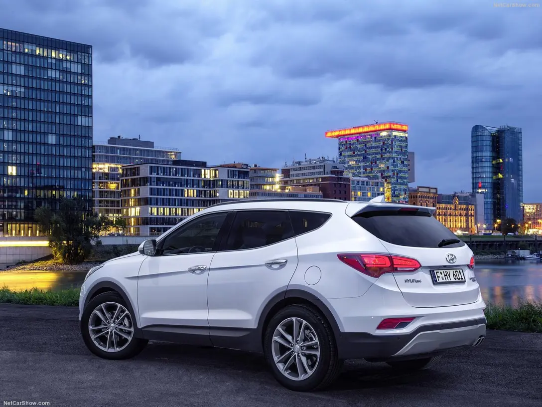 1584187-Hyundai-Santa_Fe 2.jpg