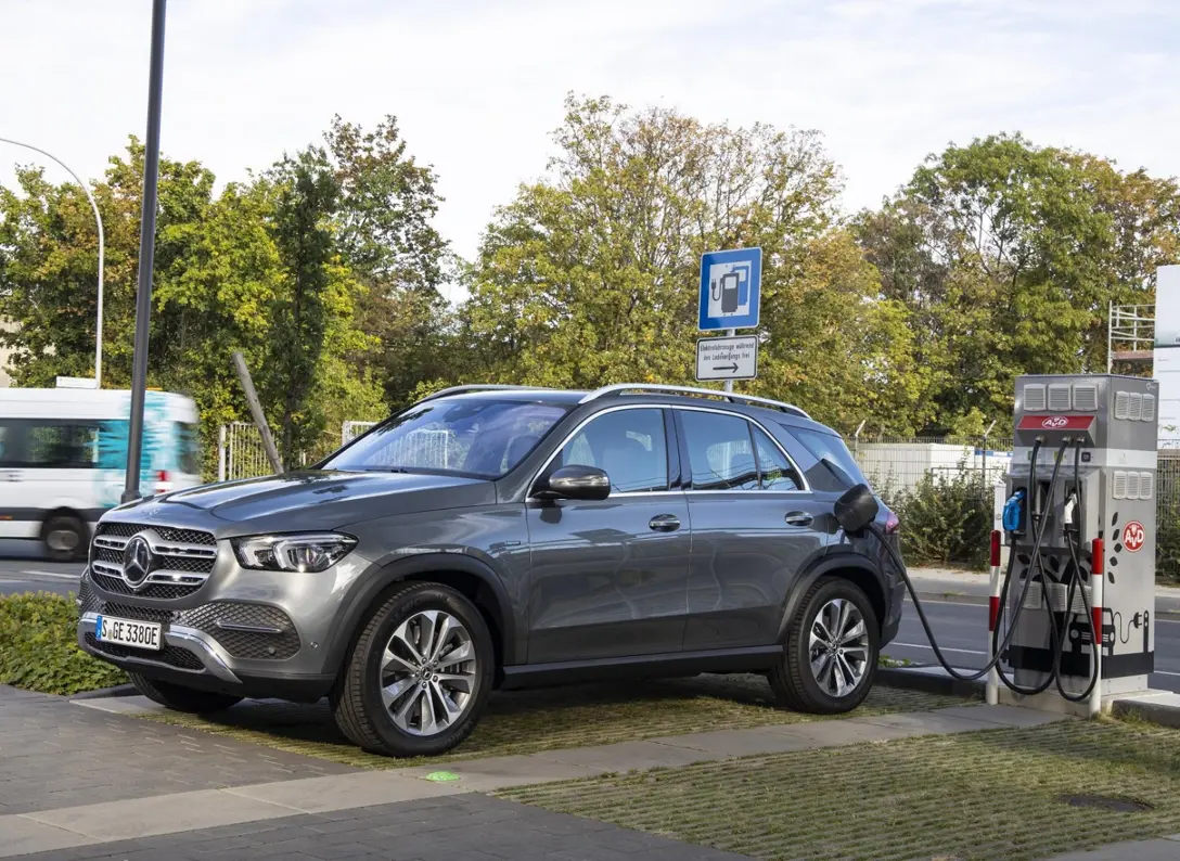 1655677-Mercedes-Benz-GLE-2020-07.jpg