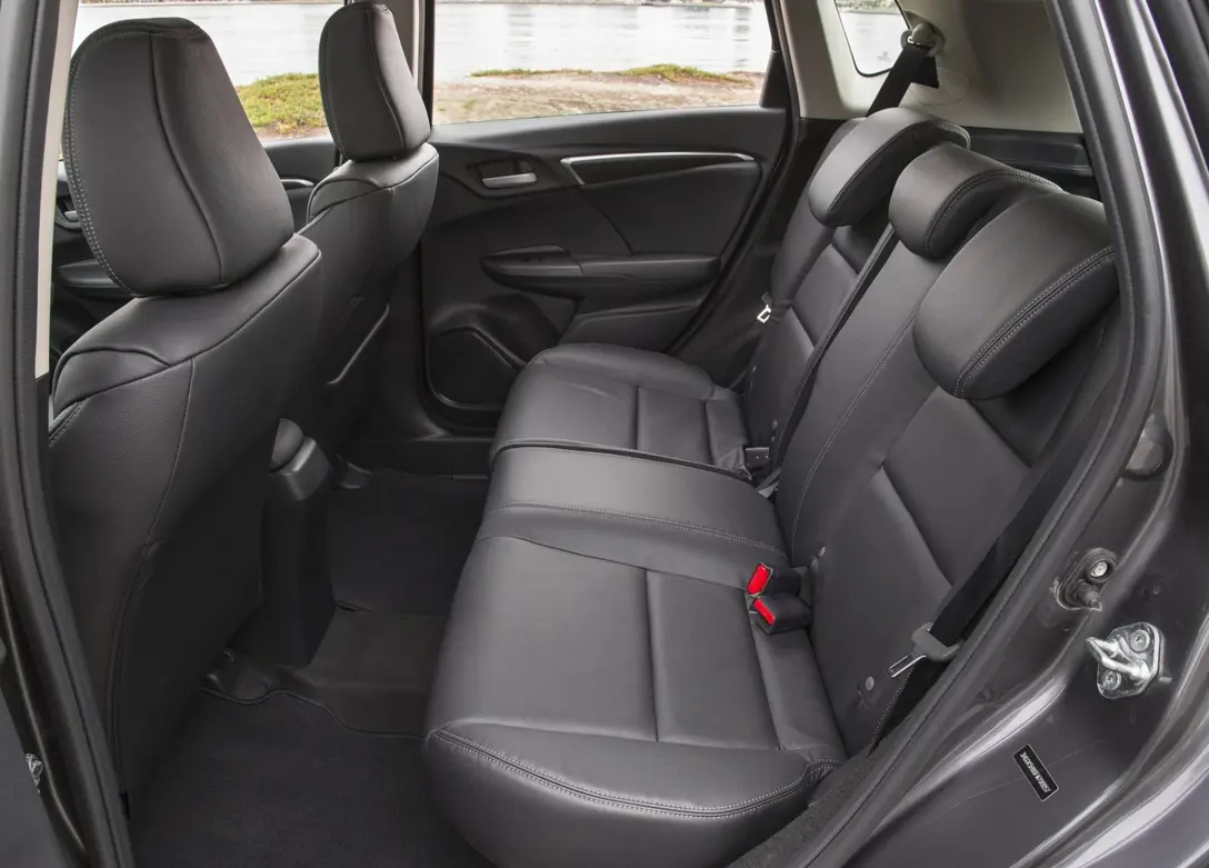 1642492-Honda-Jazz-2016-06.jpg