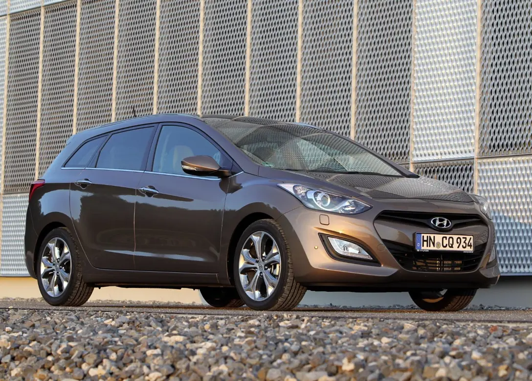 1647917-Hyundai-i30_Wagon-2017-04.jpg