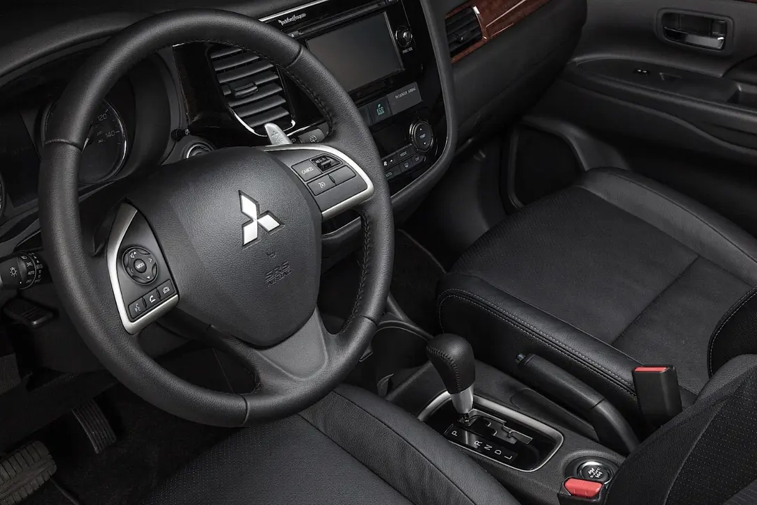 1653507-Mitsubishi-Outlander-2017-05.jpg