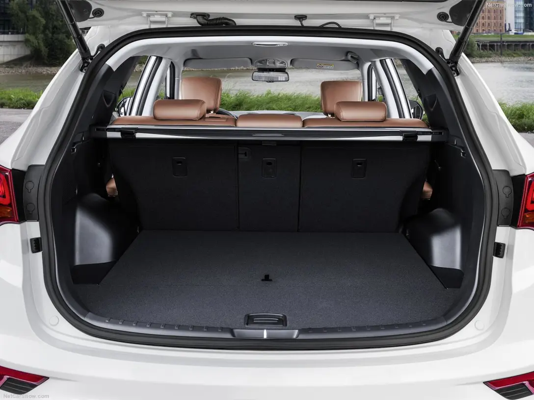 1584191-Hyundai-Santa_Fe 6.jpg