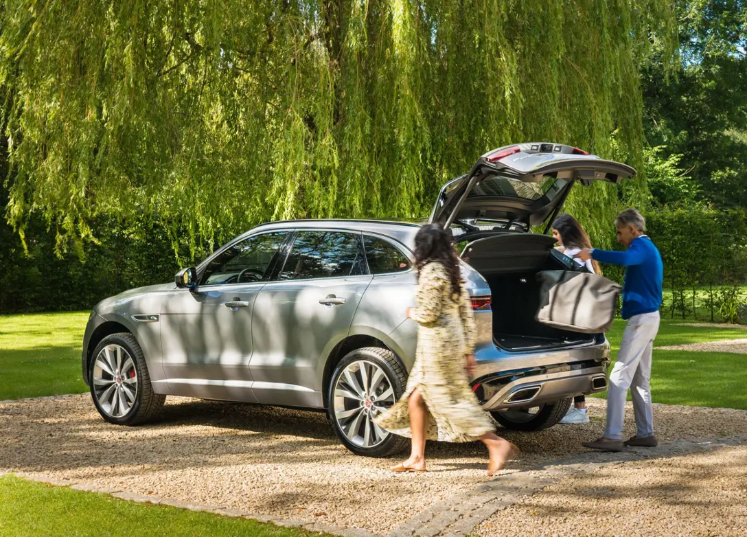 1701610-Jaguar-F-Pace-2024-12.jpg