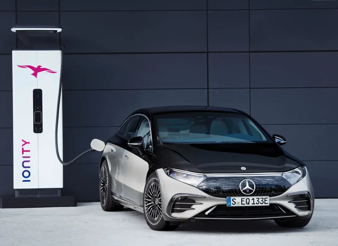 1652703-Mercedes-Benz-EQS-2021-05.jpg