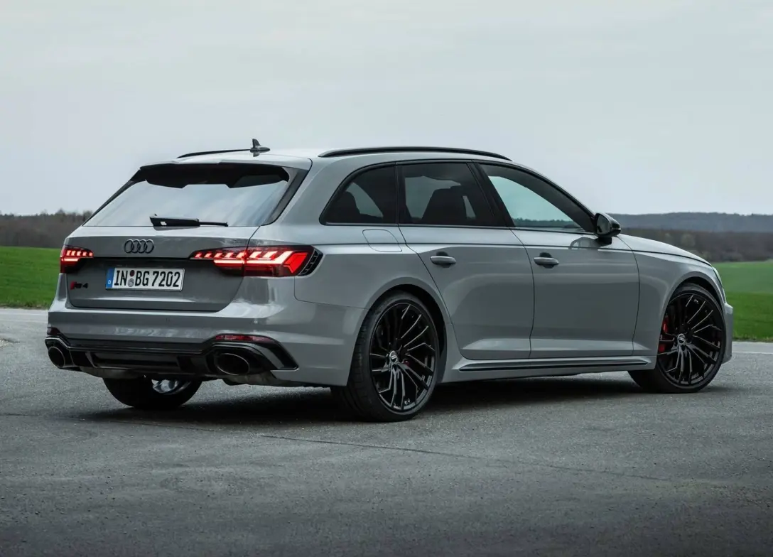 1698685-Audi-RS4_Avant-2024-02.jpg