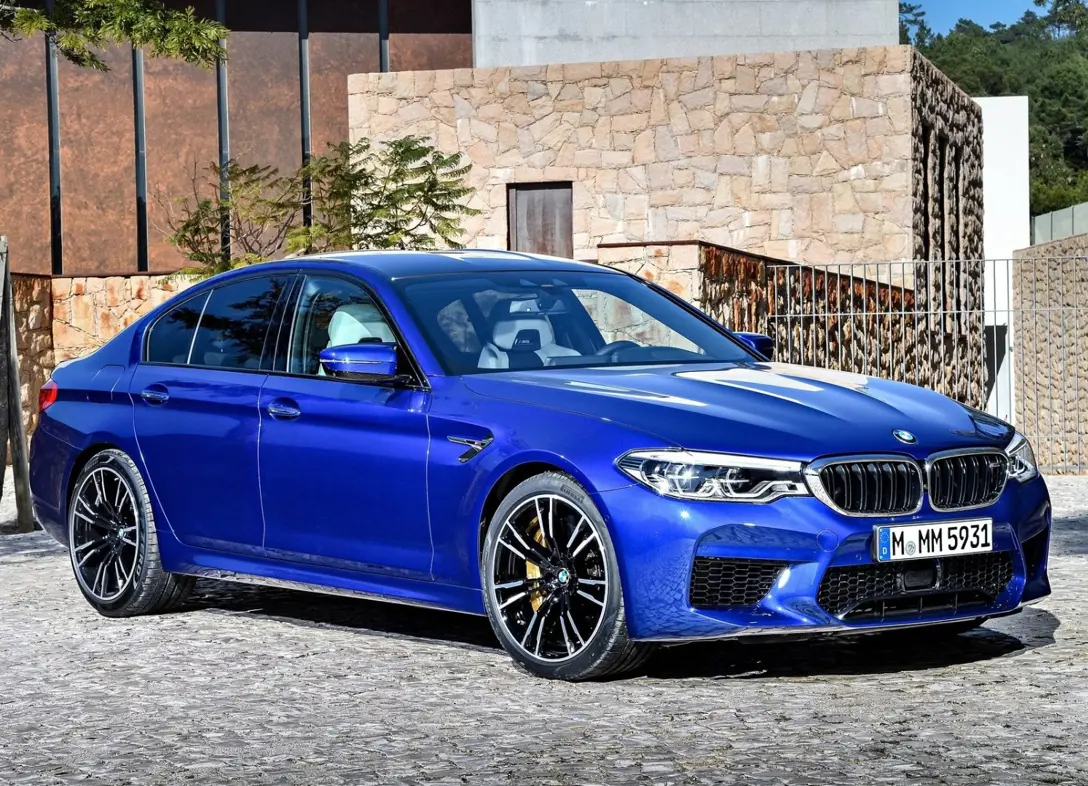 1685703-BMW-M5-2023-01.jpg