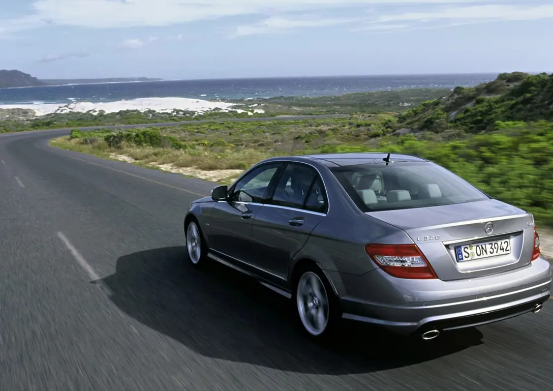 1605017-Mercedes-Benz-C-Class-2008-2012-5.jpg