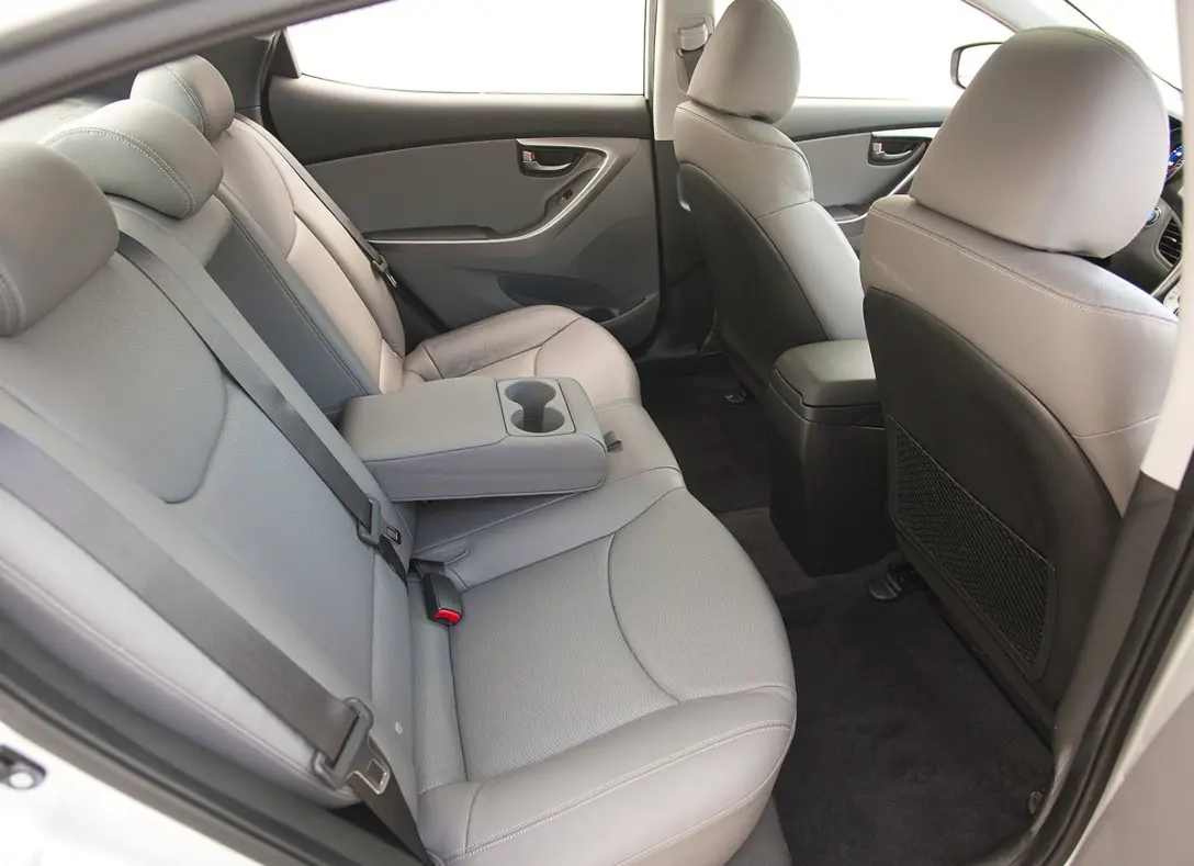1649331-Hyundai-Elantra-2013-06.jpg