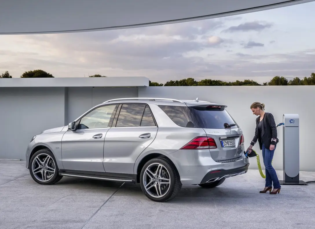 1656011-Mercedes-Benz-GLE-2017-11.jpg