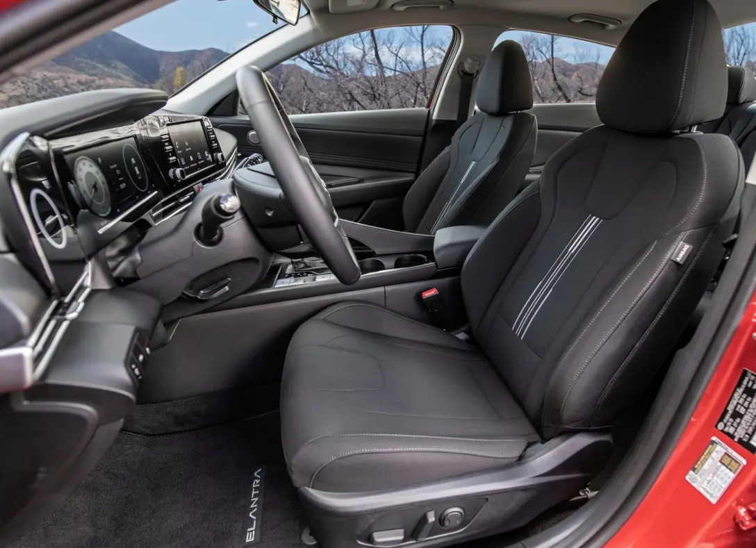 1674125-Hyundai-Elantra-2023-06.jpg