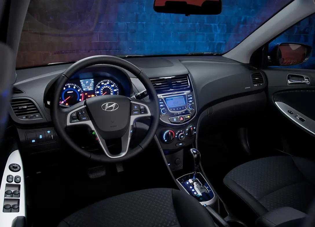 1641017-Hyundai-Accent-2018-05.jpg